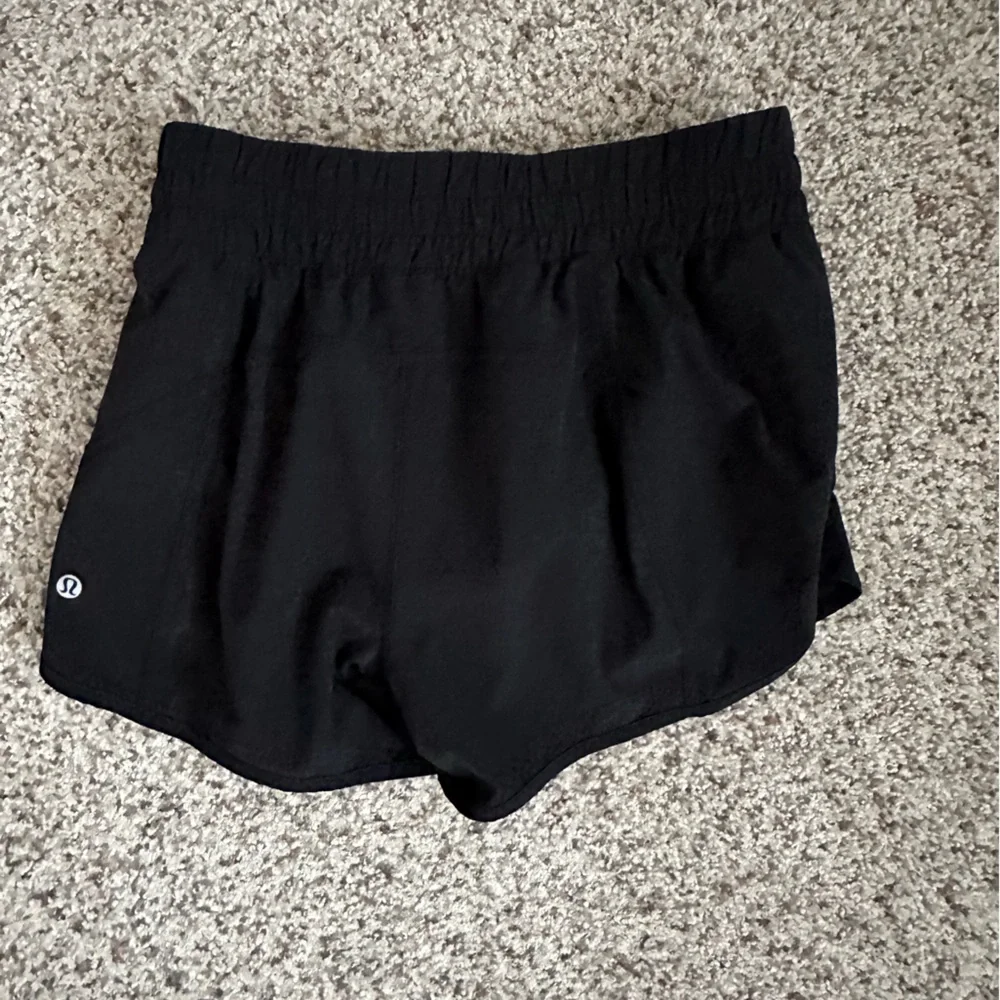 Lululemon Tracker Low-Rise Lined Short 4” - Picture 3 of 3